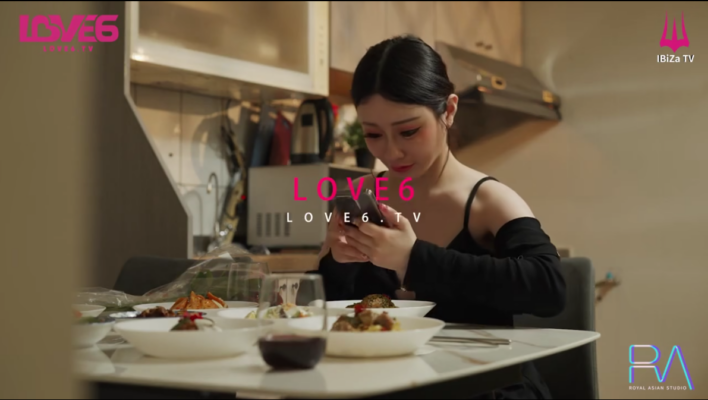 Chinese Escorts Fucking Their Customers In The VIP Lounge (720)